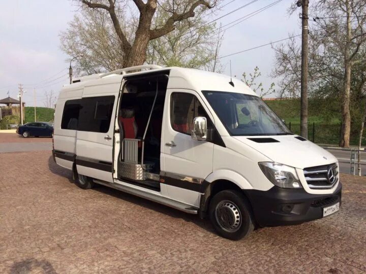 Спринтер ростов. Mercedes benz sprinter люкс микроавтобус. mercedes sprinter 20 мест. mercedes-benz sprinter lux 20 мест. микроавтобусы мерседес спринтер на 20 человек.