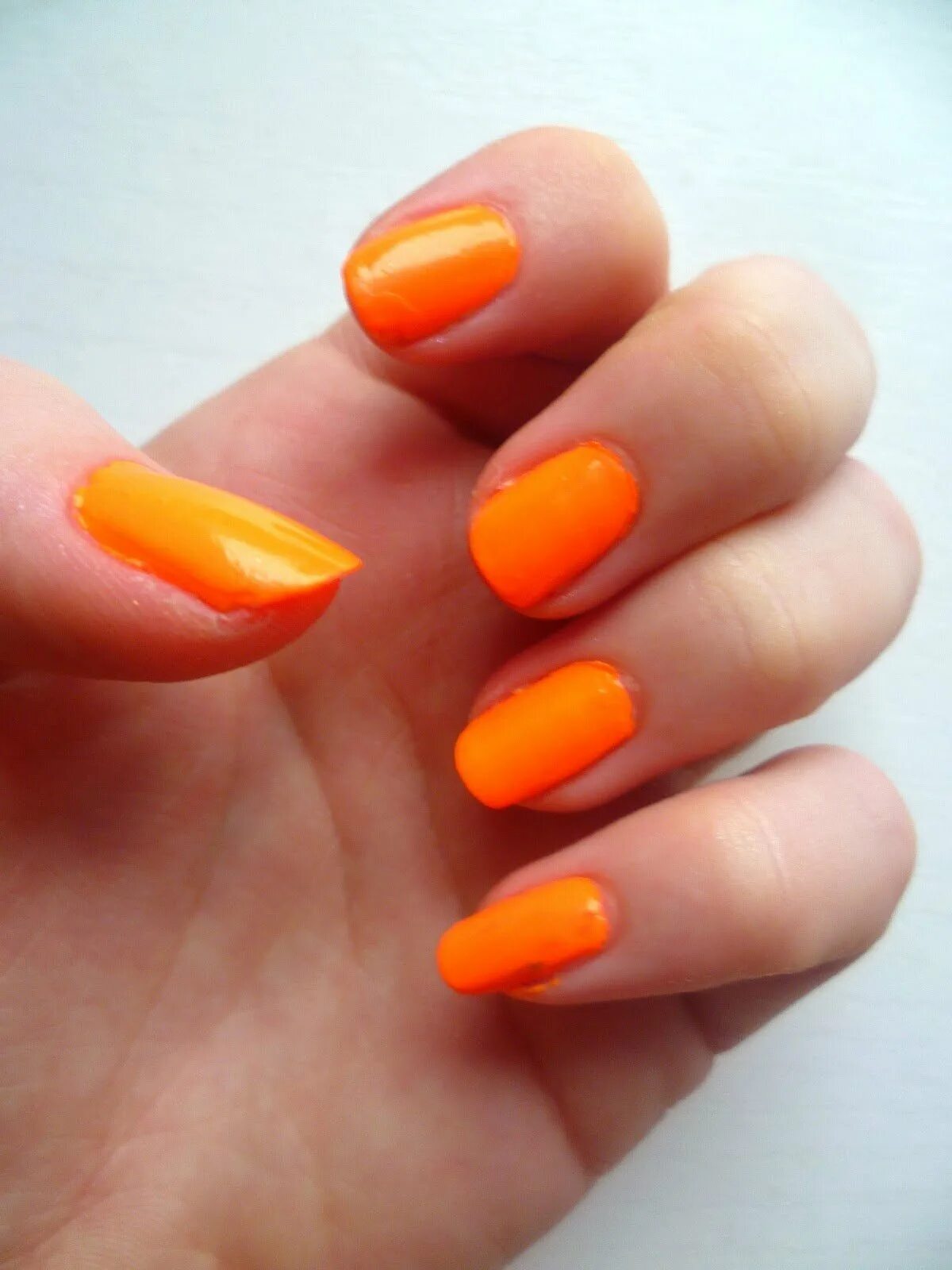 Закрыта оранжевая ветка метро москва. Ярко оранжевые ногти. Октябрьская оранжевая ветка. Оранжевая ветка метро. Оранжевая ветка метро закрытие.