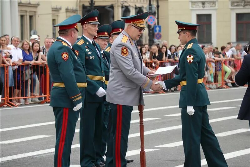 Институт офицеров. Санкт-Петербургский военный институт войск национальной гвардии. СПБ институт войск национальной гвардии. Институт национальной гвардии Санкт-Петербург ордена Жукова. ВНГ Санкт-Петербург институт форма.