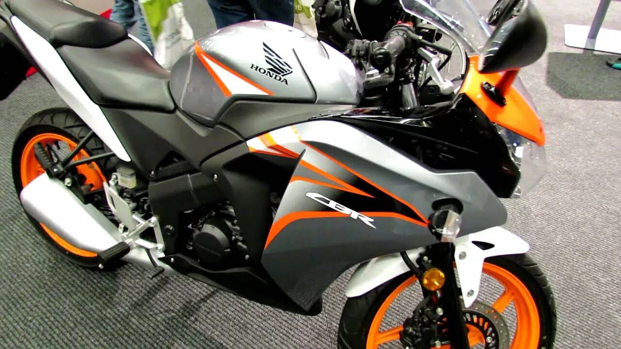 Сбр 125. Honda cbr125r. honda cbr 125. спортбайк cbr 125r. honda cbr125r максимальная скорость.
