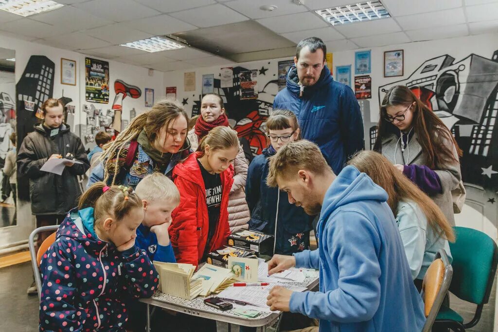 Подростковый клуб спб. Молодежный центр. Подростковый центр. Центр для подростков. Подростково- молодёжный центр.