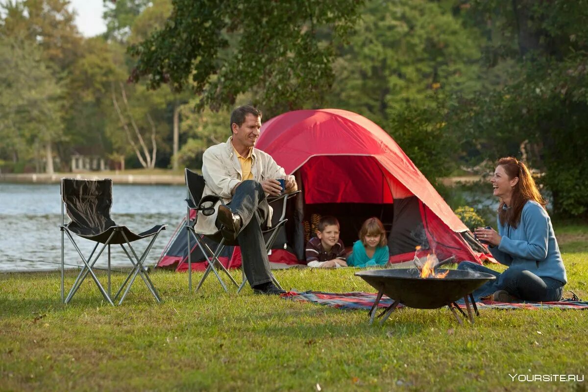 Палатка на природе. Отдыхаем на природе. Пикник с семьей на природе. Пикник на природе с палатками. Пикник с оркестром