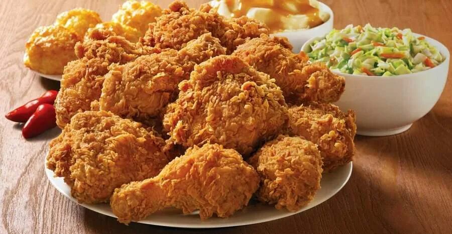 курица по тайски. фрайд чикен. сабвей мега чикен. лейс с пири-пири. фон для чикена.