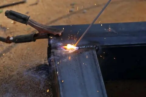 Почему сварка прилипает к металлу