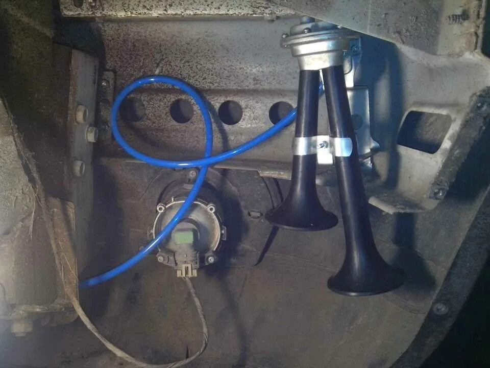 Схема сигнала камаз 6520. Сигнал электрический камаз. Сигнал камаз 24 вольта. Звуковой сигнал камаз 65115. Сигнал камаз 12 вольт.