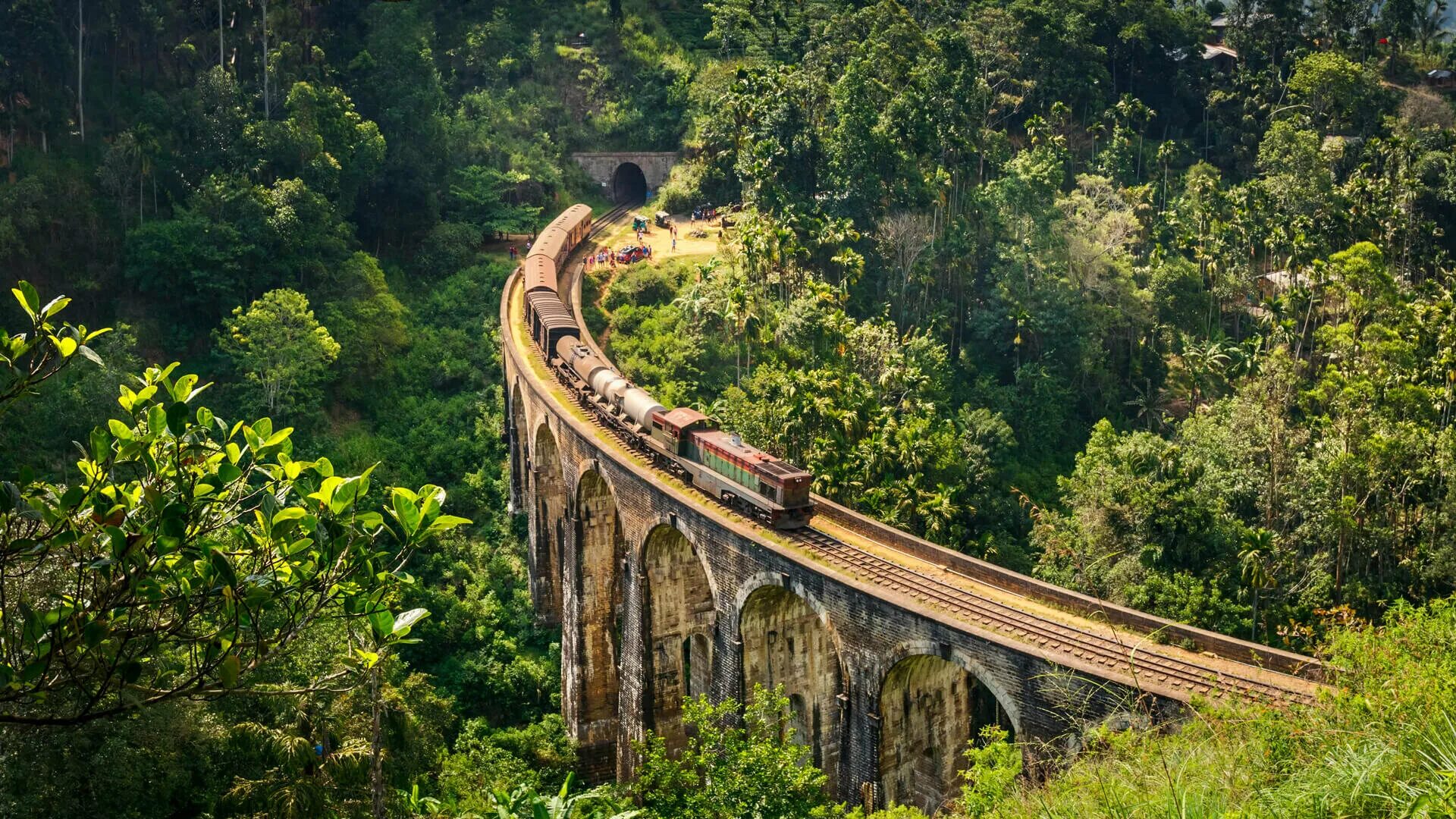 Шри ланка развитие. Девятиарочный мост Шри-Ланка. Девятиарочный мост на Шри Ланке. Нувара Элия девятиарочный мост.