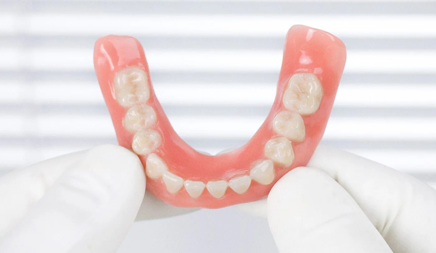 Протезирование зубов инвалидам 3 группы. Вставная челюсть на присосках.