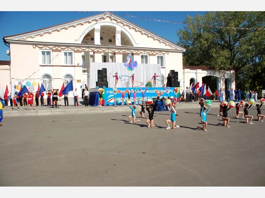 Донецк ростовская область день города. Дк шахтер донецк рф. дк донецк ростовская область. дк шахтер донецк ростовская область. донецк ростовская область старый дк.
