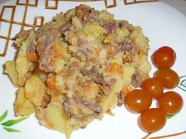 Пюре с тушенкой