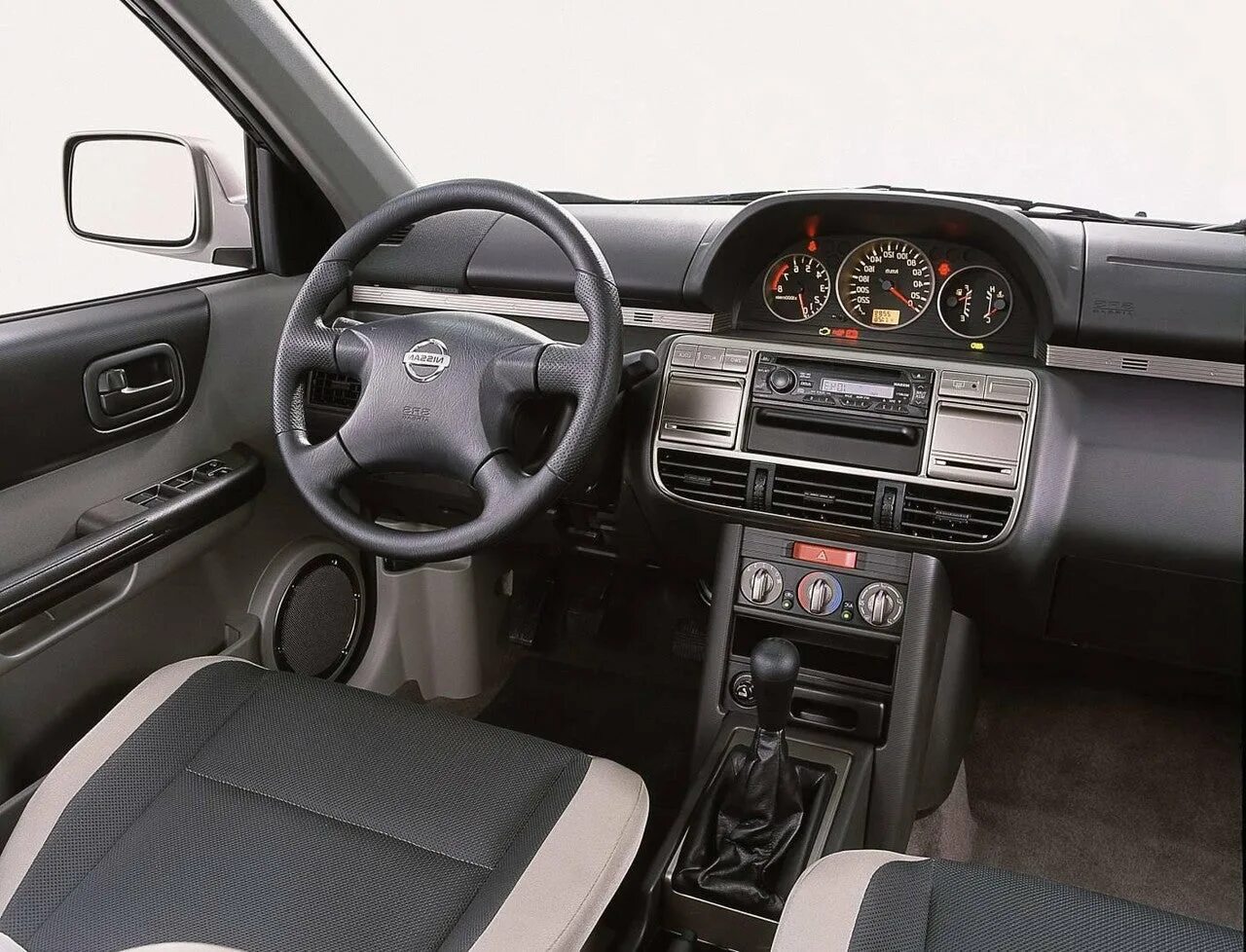 Nissan x trail t30 2006. Nissan x-trail t30 салон. Салон ниссан т30. Х трейл т30 салон. Nissan x-trail t30 салон.
