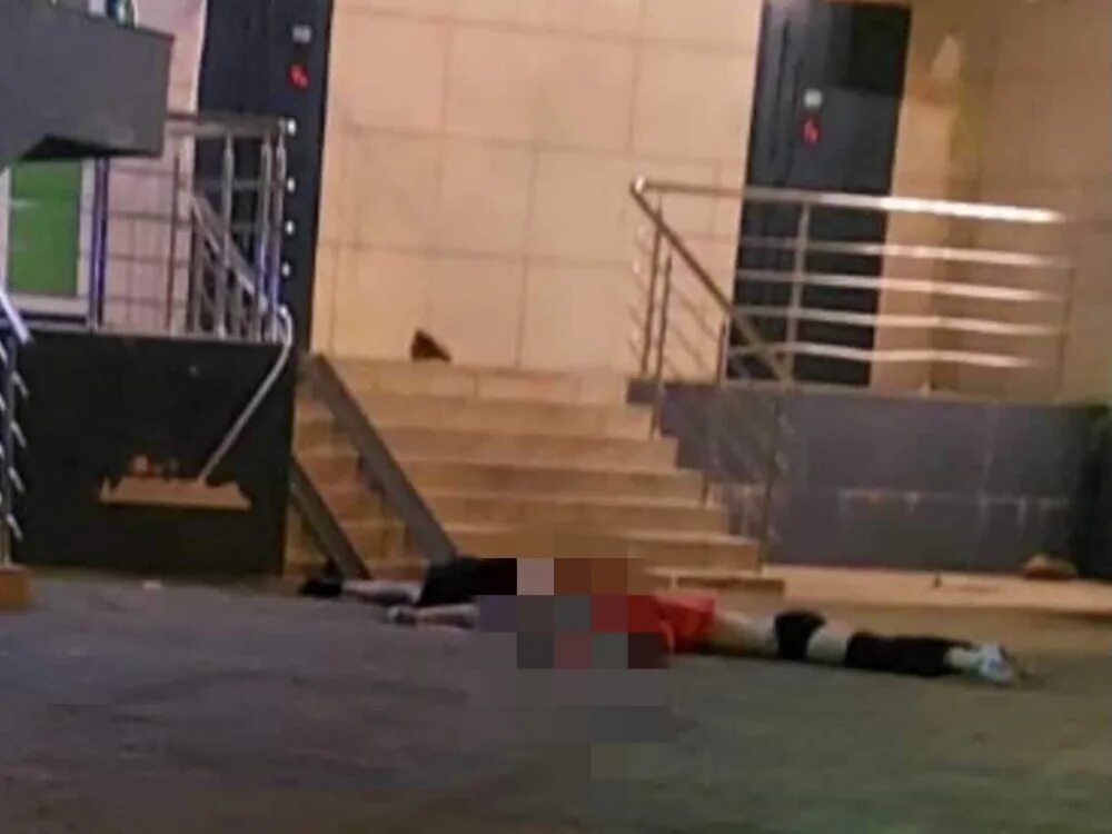 Мужчина выпал с балкона. В Краснодаре упала девушка.