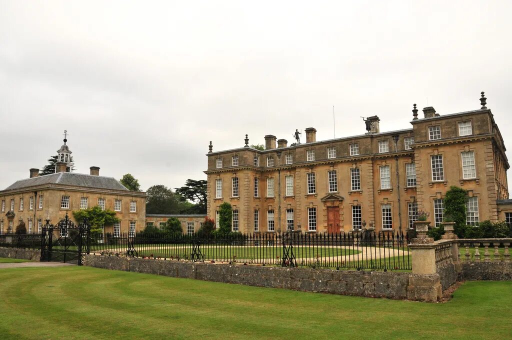 Литва замки и дворцы. Вместе в поместье. Лонглит хаус в уилтшире. Вместе в поместье. Наследие школа сальваторе.