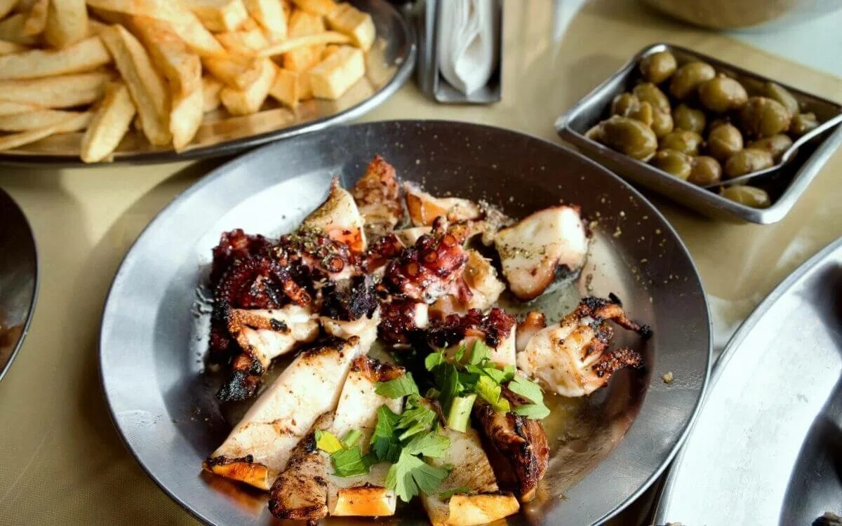 Кипр меню. Мясное мезе на кипре. кипр национальная кухня. традиционная кухня кипра. кухня кипра меню.