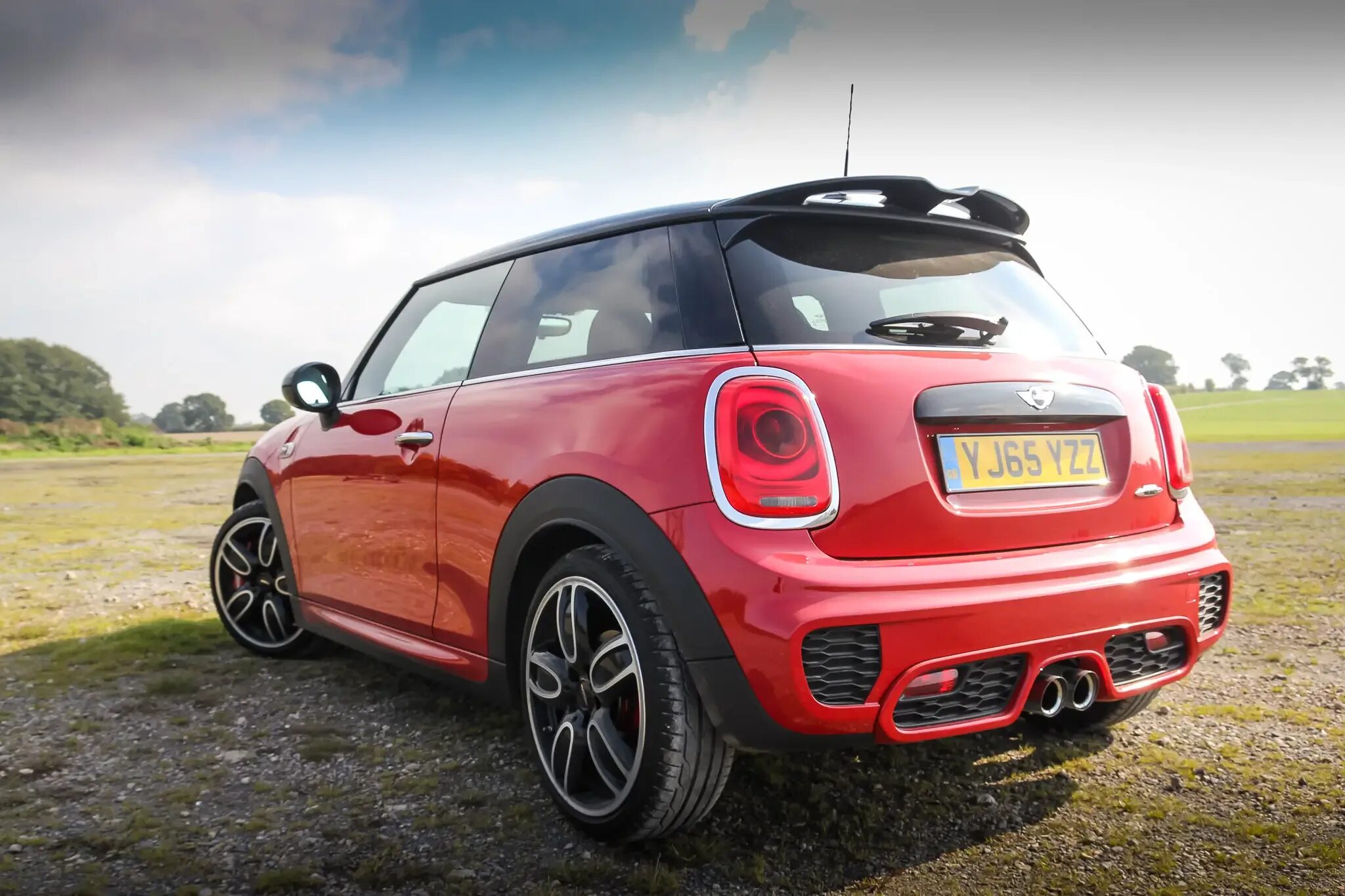 LIVE WALK-AROUND OF THE 2022 MINI COOPER SE - YouTube
