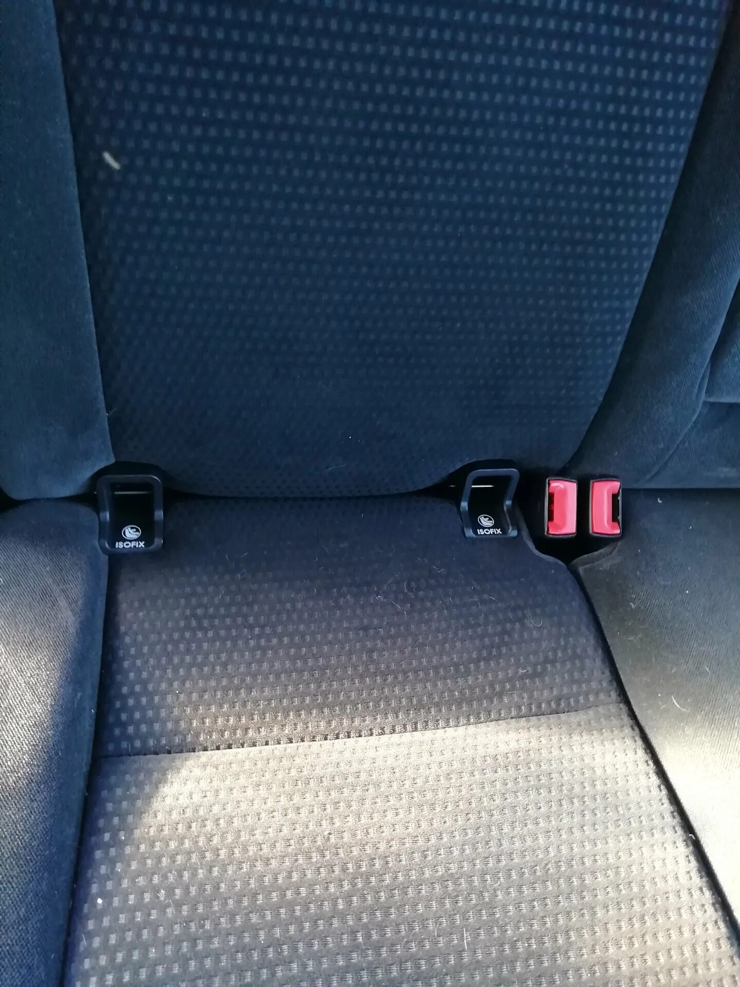 Как установить изофикс. Крепления isofix приора 2. isofix в рено логан. рено логан 2011 изофикс.
