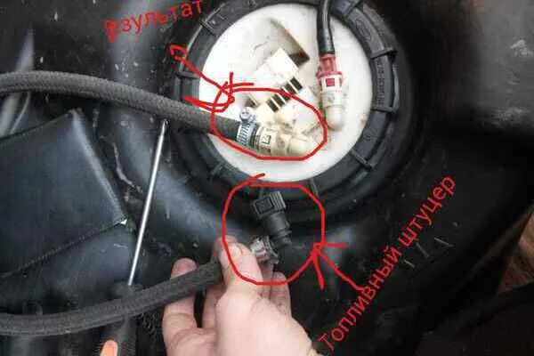 Как снять шланг с насоса Замена сеточки в бензонасосе Lada Приора седан, 1,6 л, 2011 года своими руками