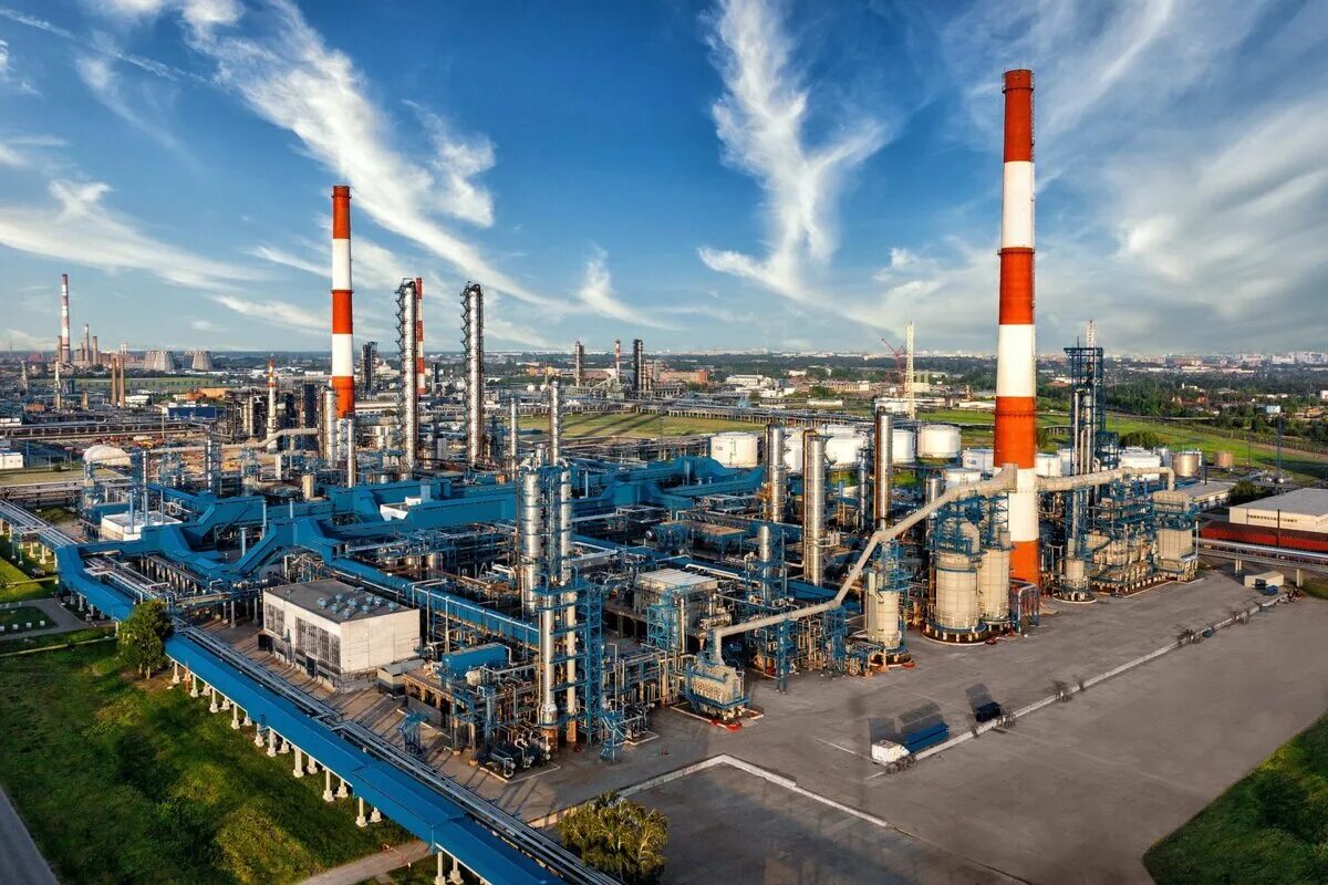 Онпз омский нефтеперерабатывающий завод. Южная корея нефтехимическая промышленность. Резервуарный парк дизельного топлива. Хим промышленность нидерландов. Высшие нефтепродукты.