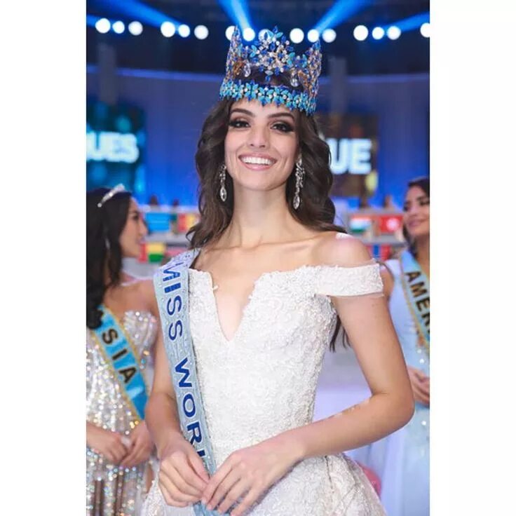 А мис ю. Мисс вселенная 2018 победительница.