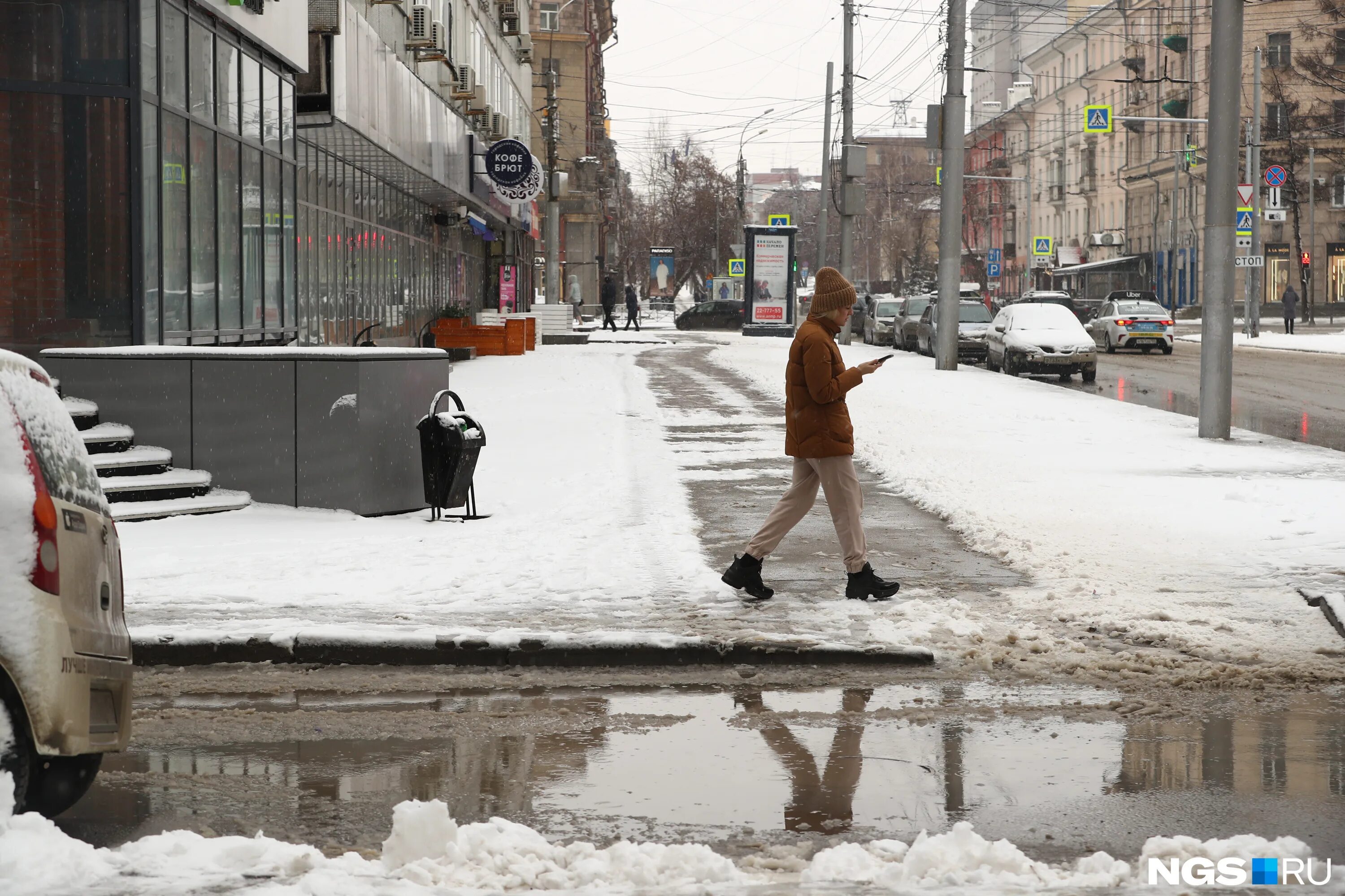 Погода в новосибирске в апреле 2024г. Снегопад в городе. Апрель в городе. Снег в Новосибирске. Новосибирск в апреле.