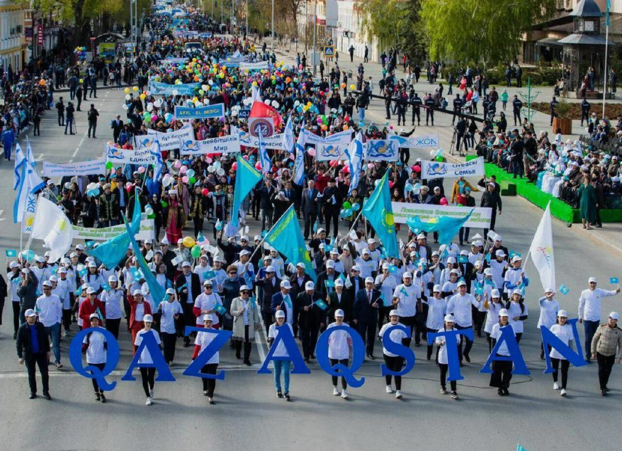 1 мая единство народа казахстана. 1 Мая праздник в Казахстане. Праздничное шествие. Торжественное шествие. Праздник единства народа Казахстана.