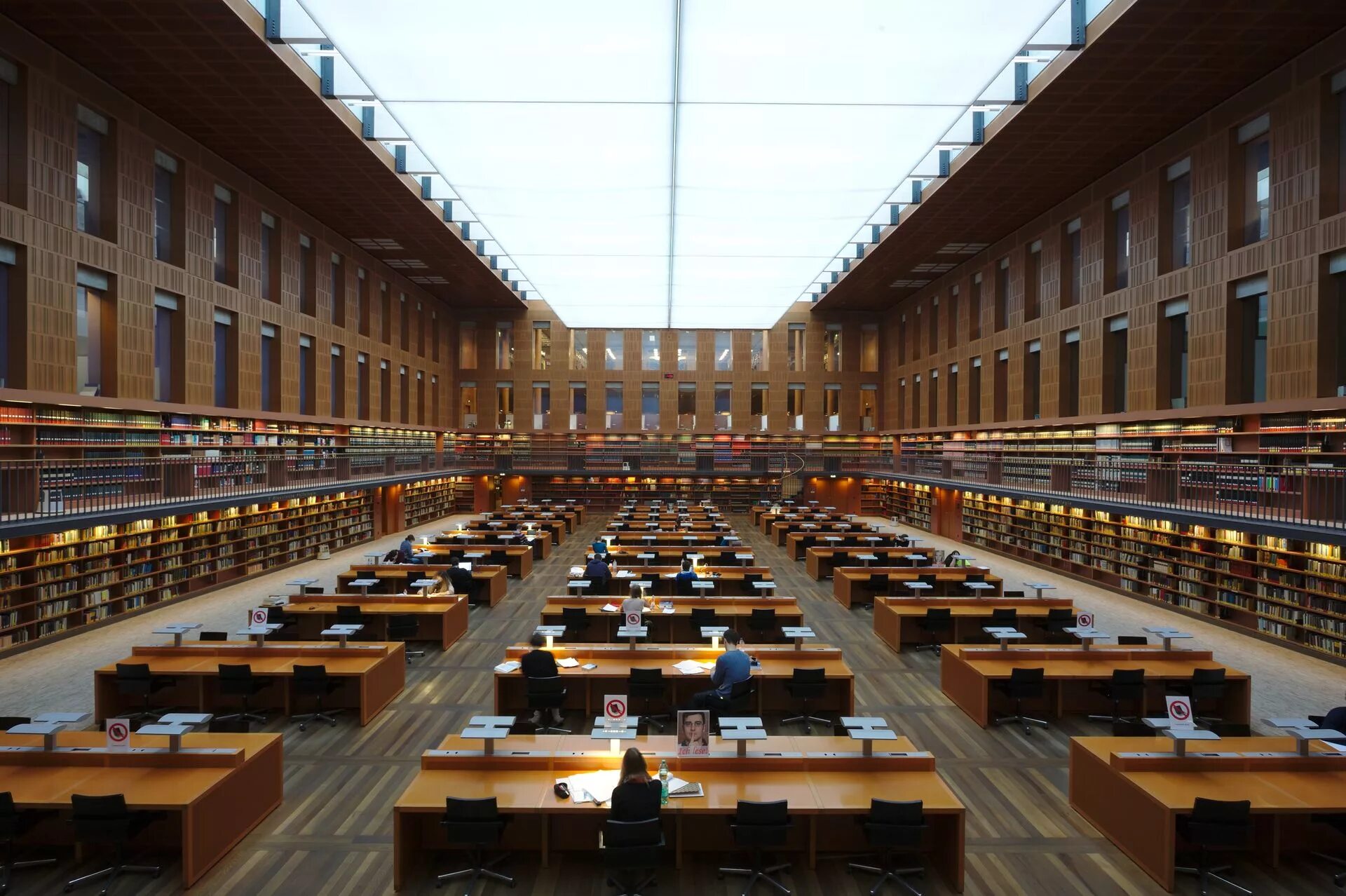 Университет имени Гумбольдта в Берлине. Берлинский университет 1809 г. Ростокский университет в Германии. Университет Гумбольдта в Берлине библиотека.