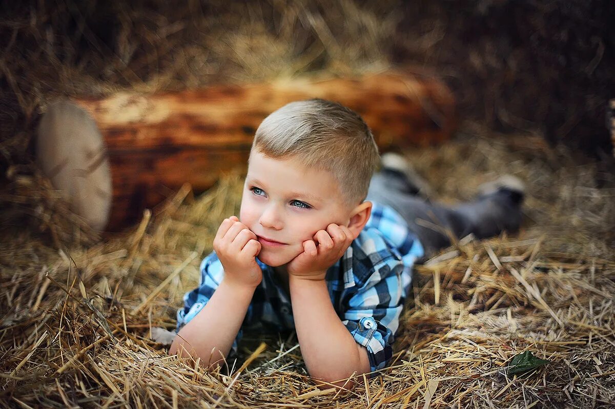 Cute little boy. Дети и природа. Фотосессия мальчика на природе. Мальчик на природе.