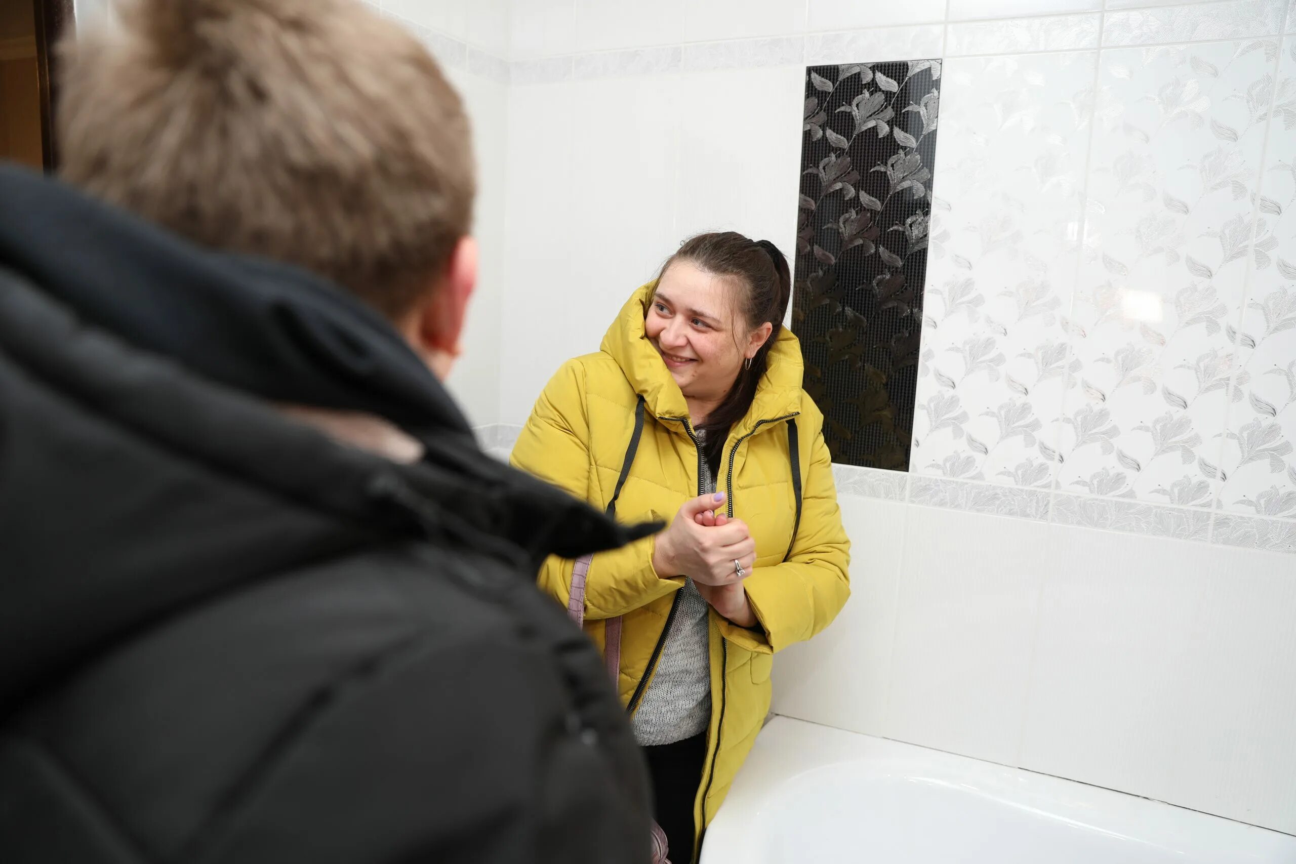 Квартирный переезд. Дом 2 городские квартиры. Новый участник квартире. Студент в новой квартире. Новый участник квартире.