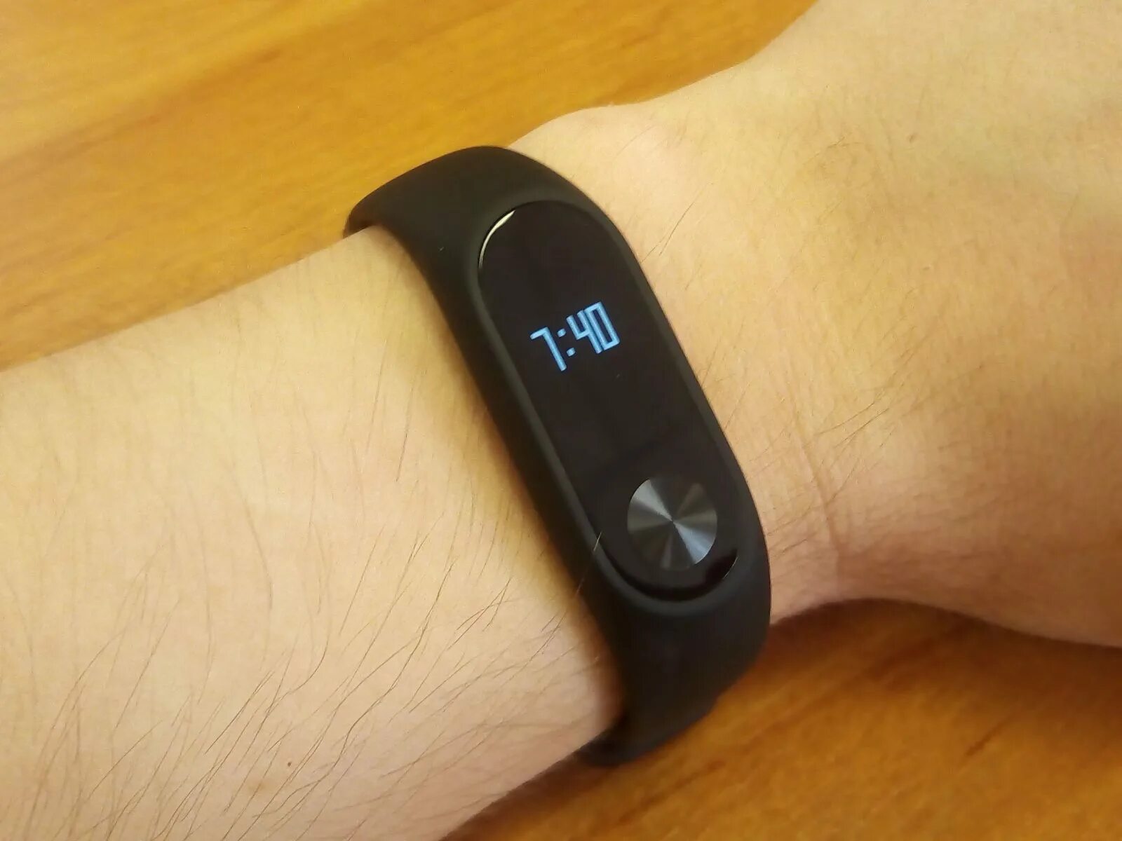 Часы с датчиком пульса. Xiaomi mi band 2. часы ми бэнт 2 ксиоми 2017. часы ми бэнт 1 ксиоми 2017. mi band 2 датчик пульса.