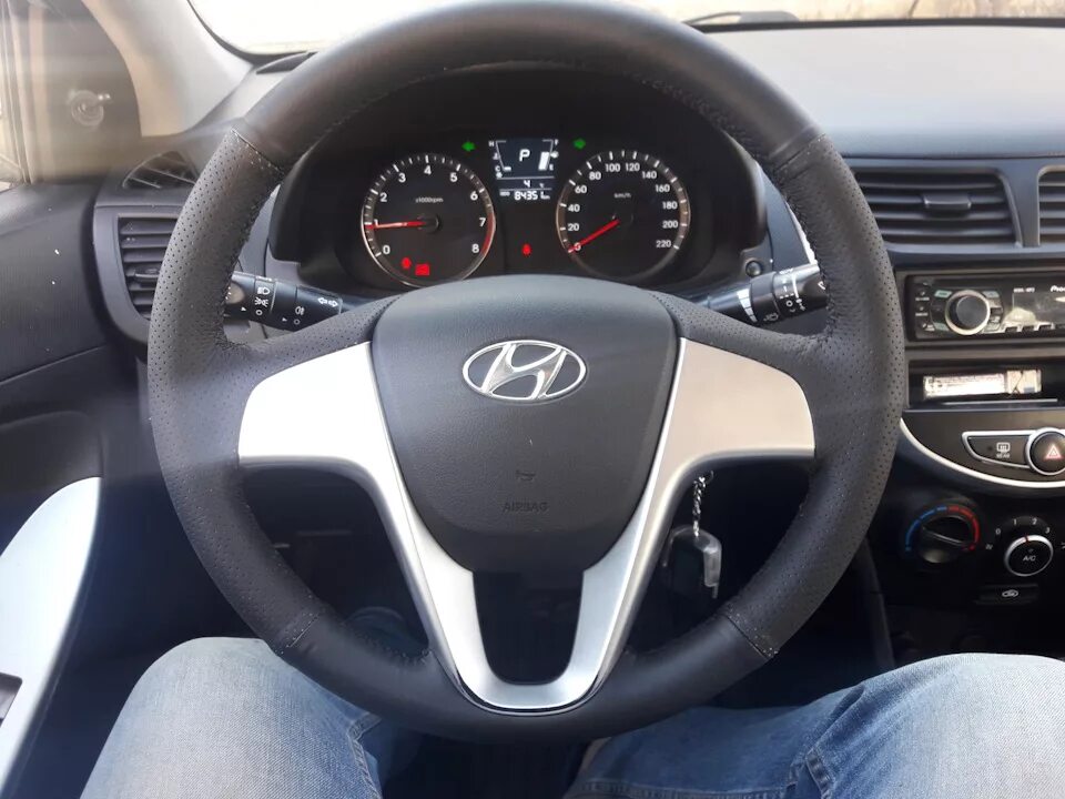 Hyundai solaris 2017 мультируль. Оплетка для руля хендай солярис 2013. Руль hyundai solaris 2. Руль солярис 2. Руль солярис 2013.