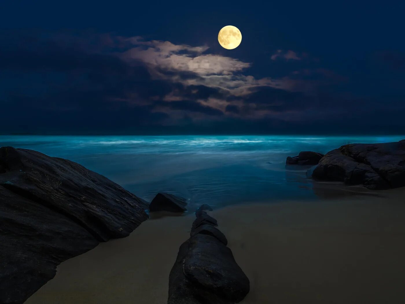 Картина море. Сумеречный пейзаж. Читать ночь у берега 98. Море в темноте фото. Dv-12 лунный вечер.