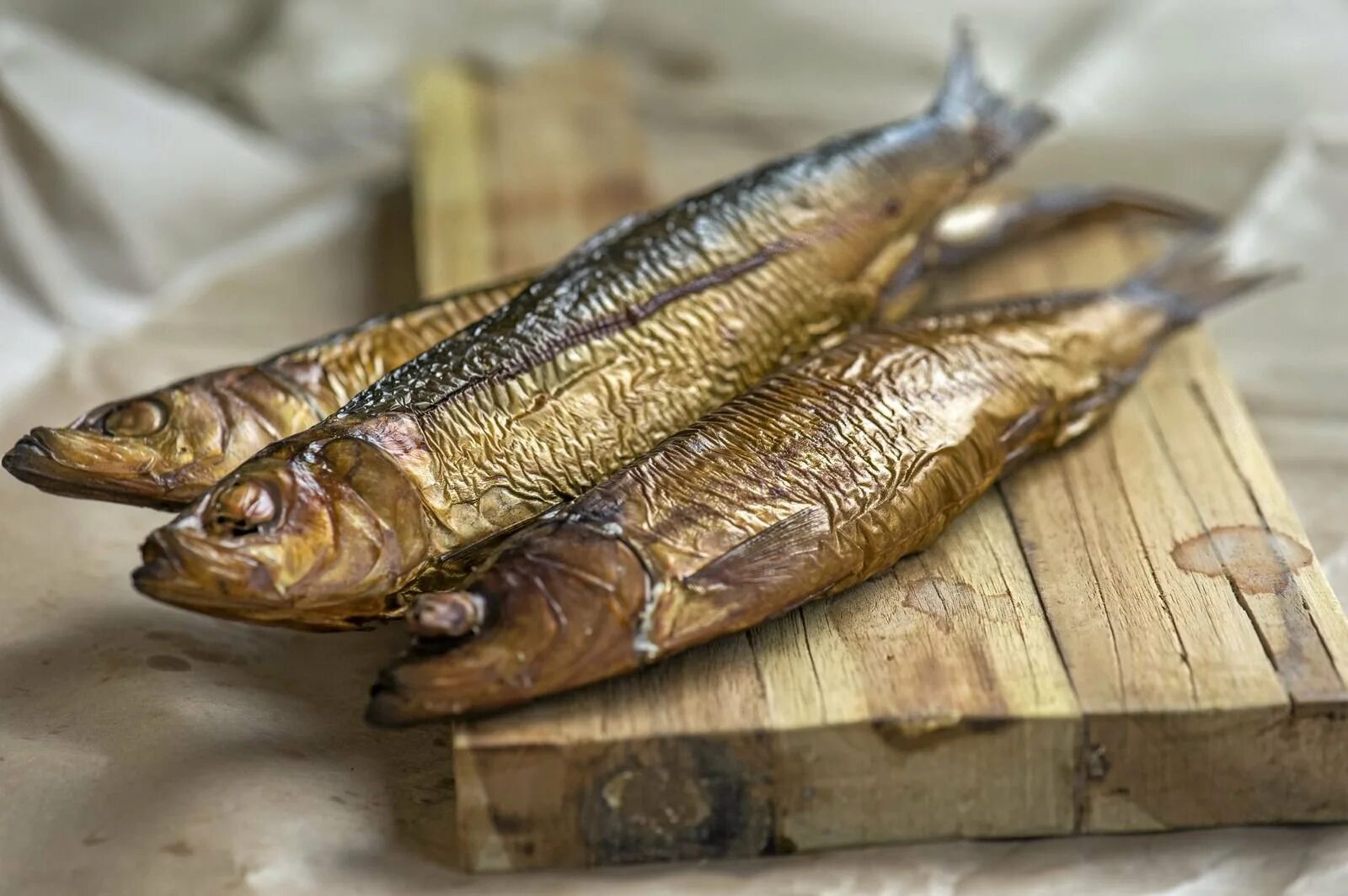 Салака рецепты копчения. Салака горячего копчения. Салака рыба горячего копчения. Салака горячего копчения. Салака рыба.