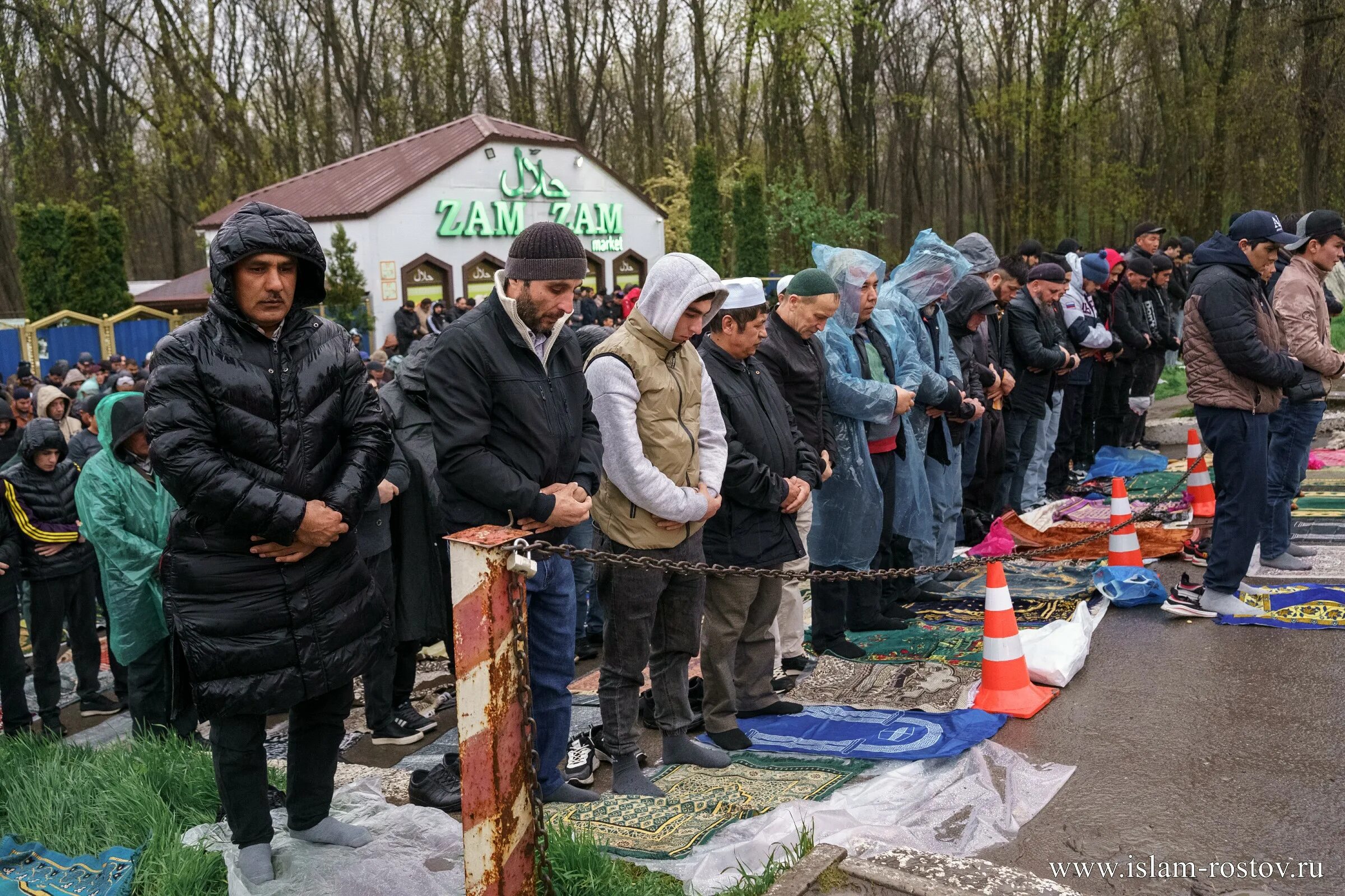 Праздник ураза байрам в дагестане какого числа. С праздником Ураза байрам. С праздником Ураза байрам 2023. С праздником Рамазан. Празднование Ураза байрам в 2023 году.