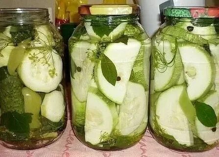 Засолка огурцов с кабачком