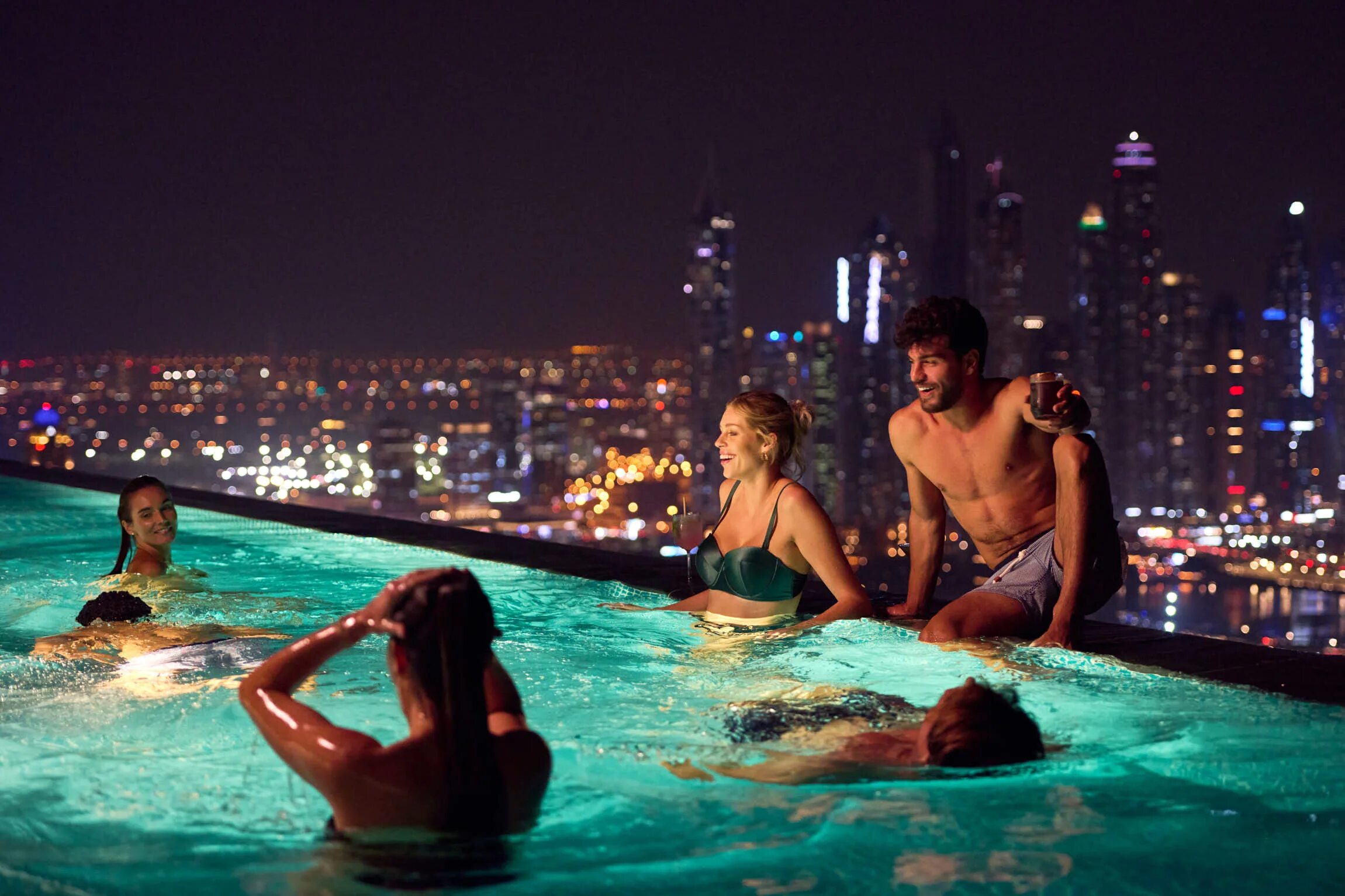 Aura pool. Infinity skypool aura. skypool дубай. aura дубай. aura skypool lounge.
