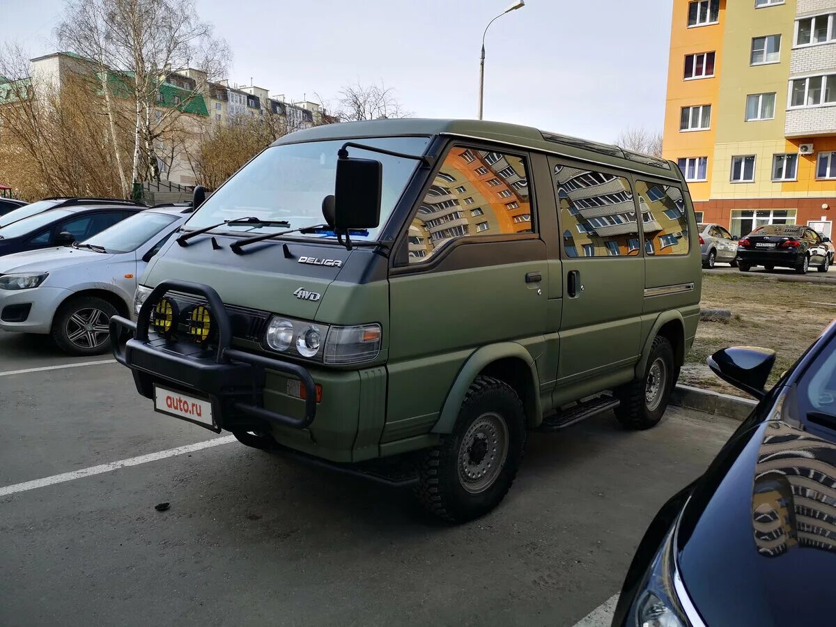 Mitsubishi Delica 3. Mitsubishi Delica зелёный. Мицубиси Делика зеленая. Мицубиси минивэн 1992.