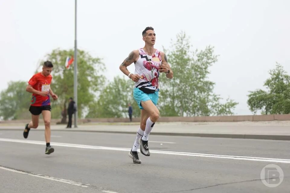 26. Волгоградский марафон 2024. Марафоны (бег на дистанцию 42 км 195 м) легкой атлетике. Волгоградский марафон 2024. Забег 2023.