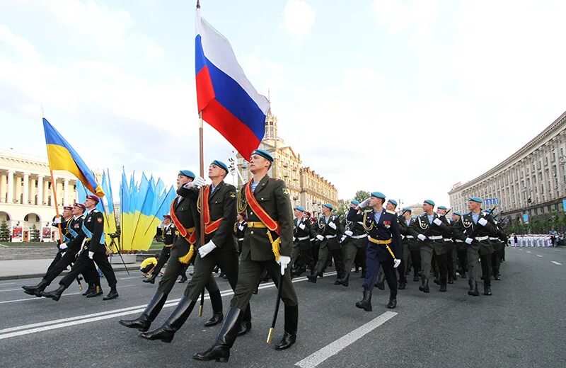 Киев русский или украинский. Парад Победы в Киеве 2010. Украина парад Победы 2010 года в Киеве. Парад Российской армии в Киеве. Парад 9 мая 2010 Киев.