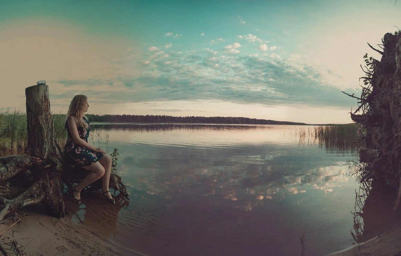 Lake girl. Девушка у реки. Девушка возле реки. Фотосессия на озере. Девушка на берегу озера.