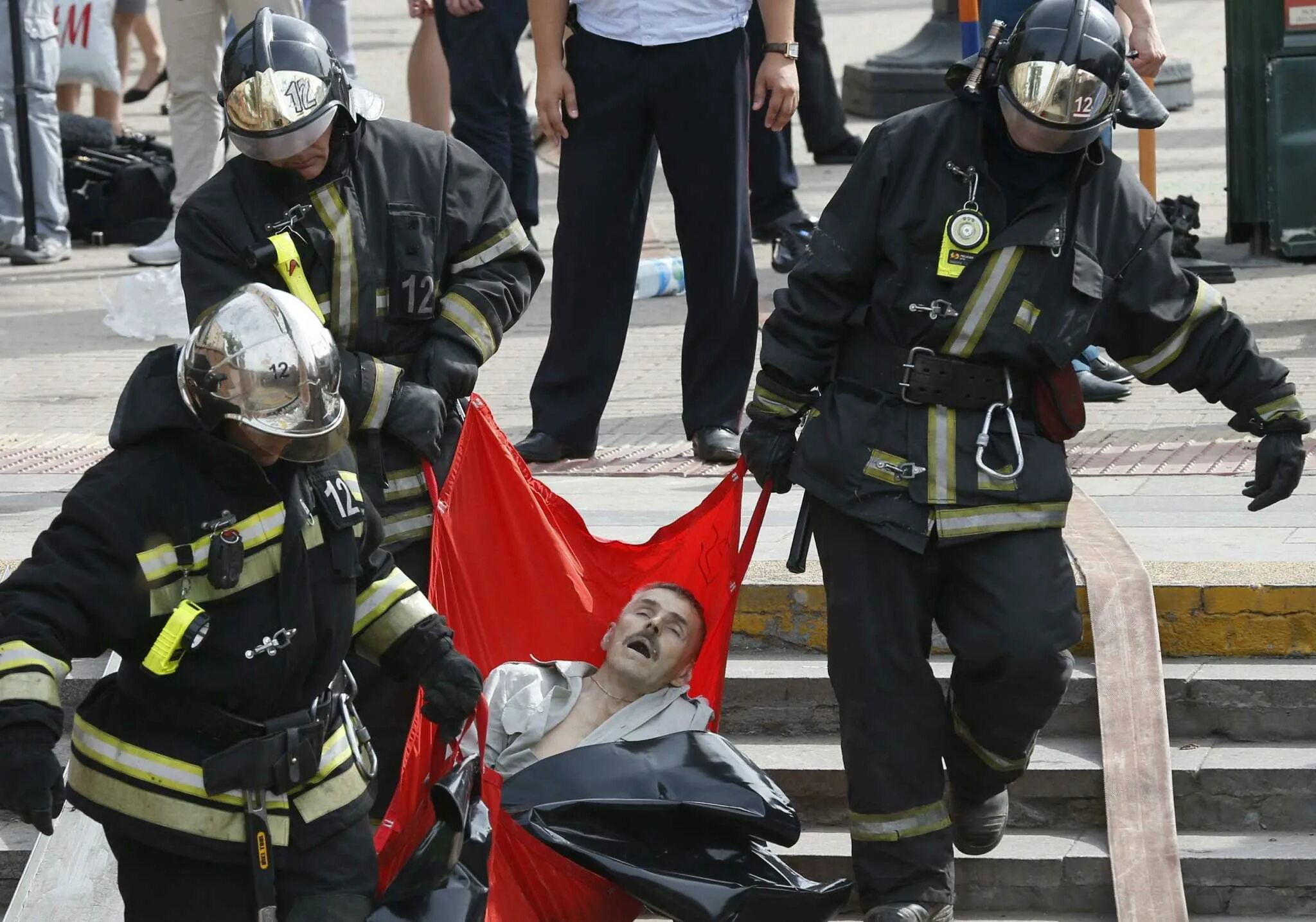 15 апреля 2013. Авария в метро Славянский бульвар парк Победы. Катастрофа в Московском метрополитене 15 июля 2014. Авария метро Славянский бульвар 2014. Авария в Московском метрополитене 2014.