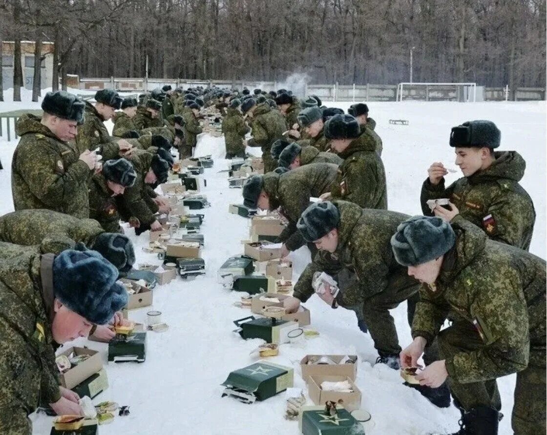 Тревога сво. Зимние поля в армии. Солдаты в армии. Военные сборы. Служить в армии.