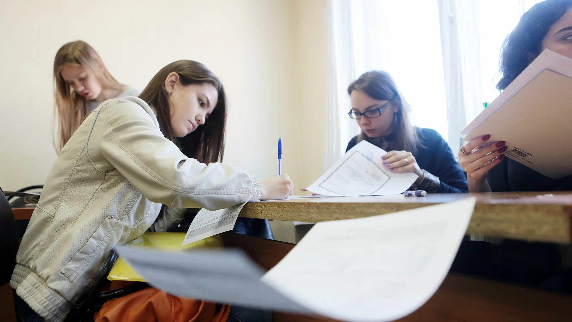 Среднеспециальных заведений. Поступление в вуз. Поступить в университет. Приемная комиссия в вузе. Абитуриент приемная комиссия.