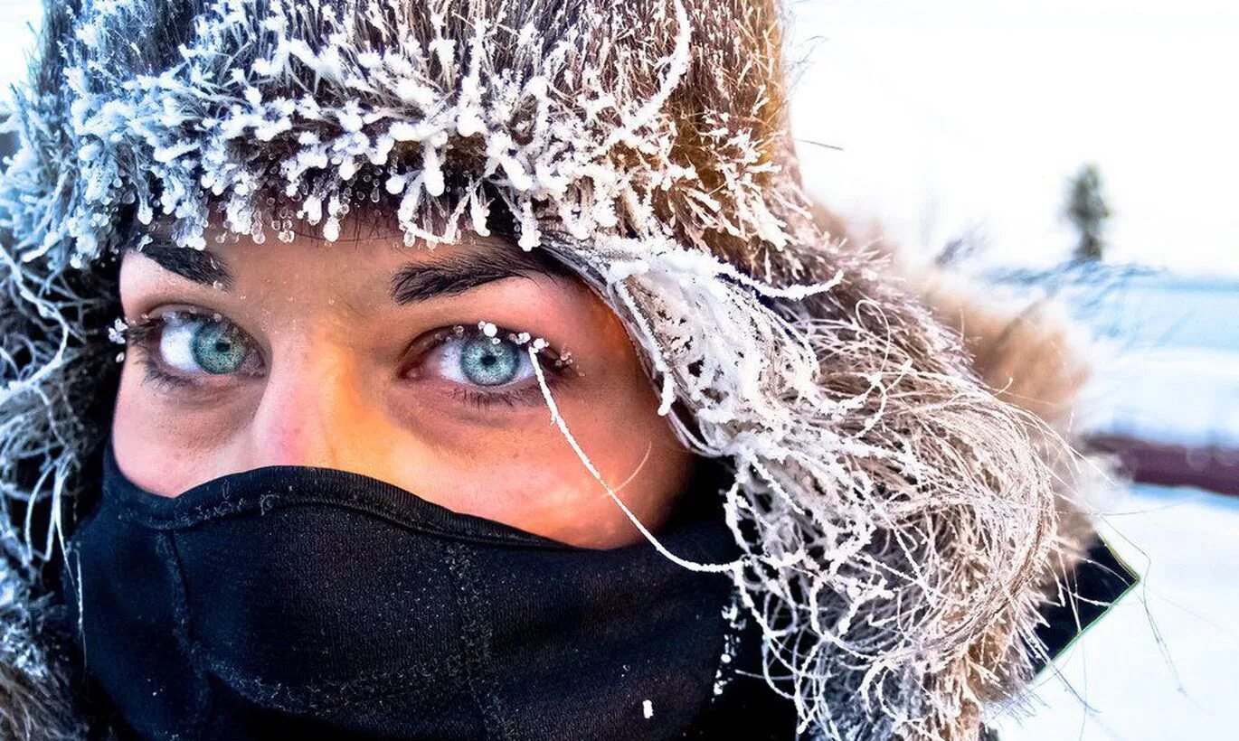 Стоит суровая зима. Человек идет по снегу. Холод. Лукашевич добрая девочка рассказ. Стояла суровая зима тип текста.