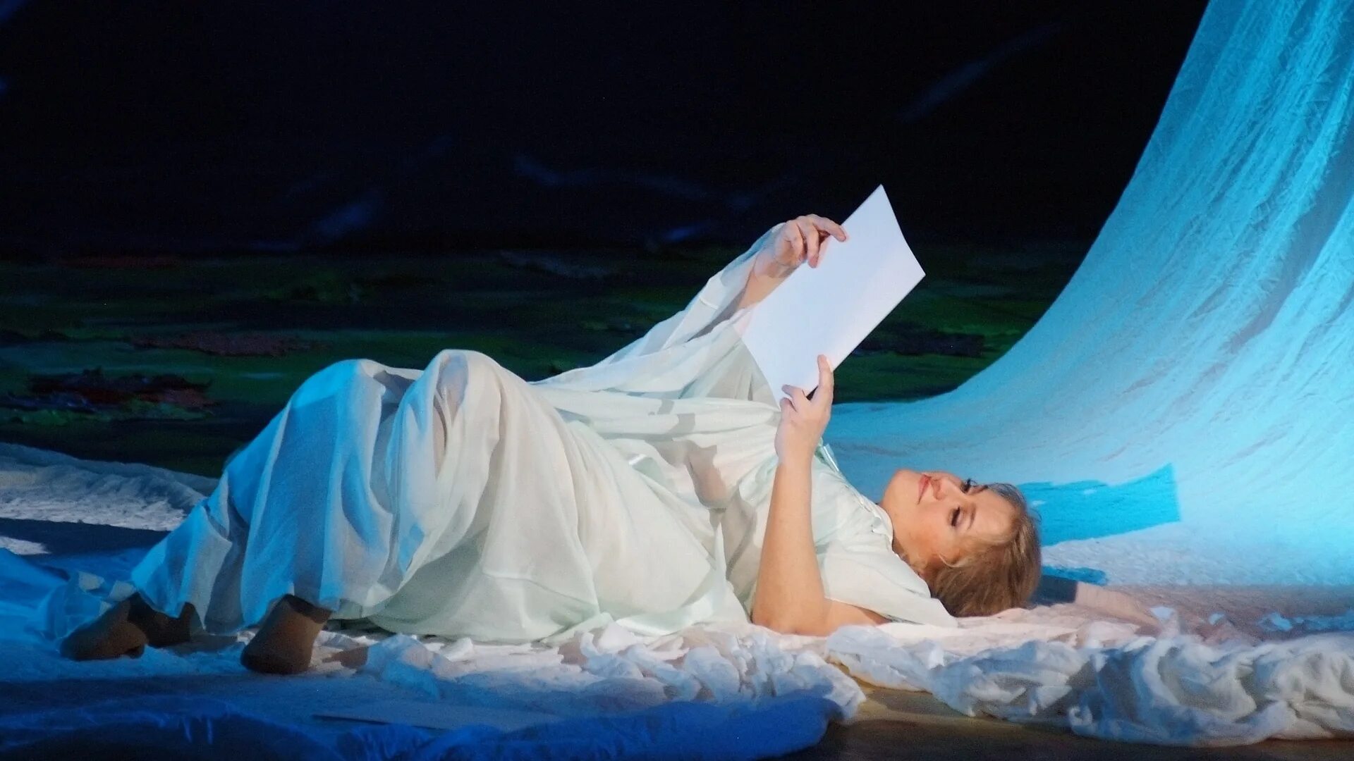 со постановка. мелодрама театр. со постановка. мизансцена гоголь. ревизор (2002) вахтангова.