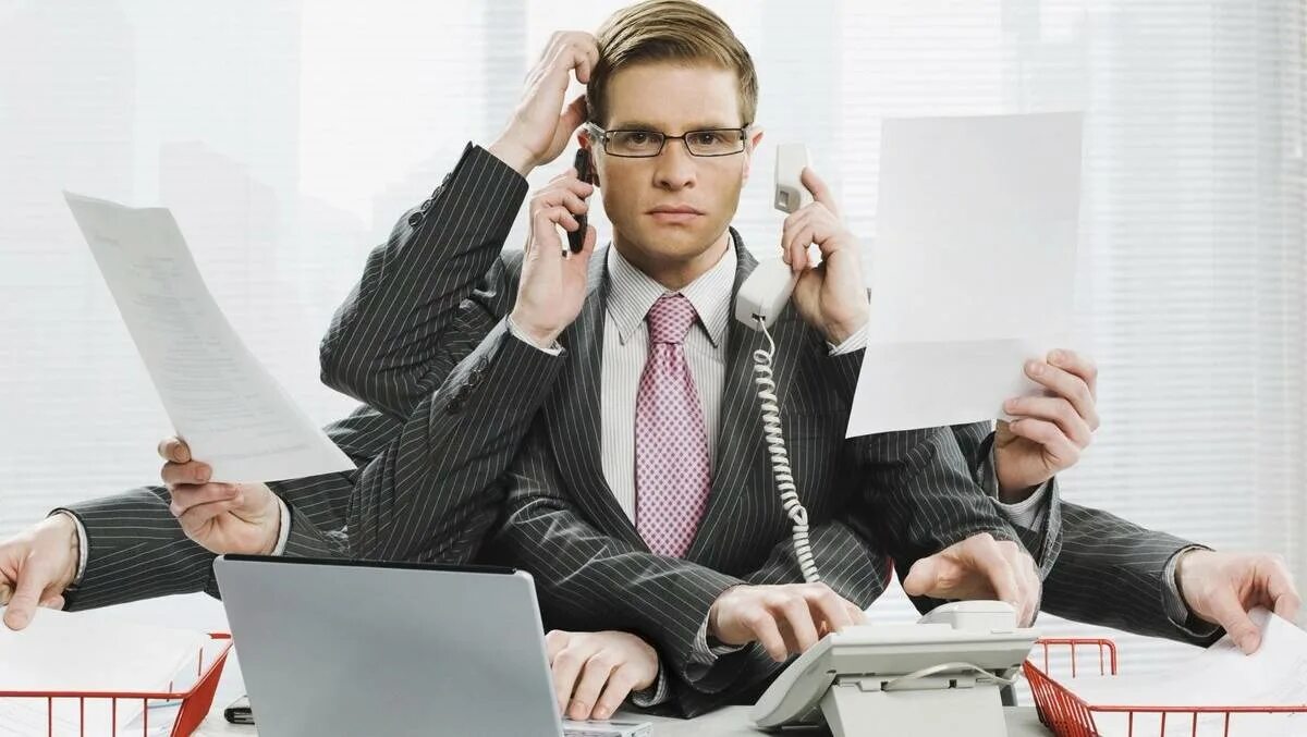 Уставший офисный сотрудник. Увеличение рабочей. Факторы экономическогомроста. Стресс. Уставший администратор.