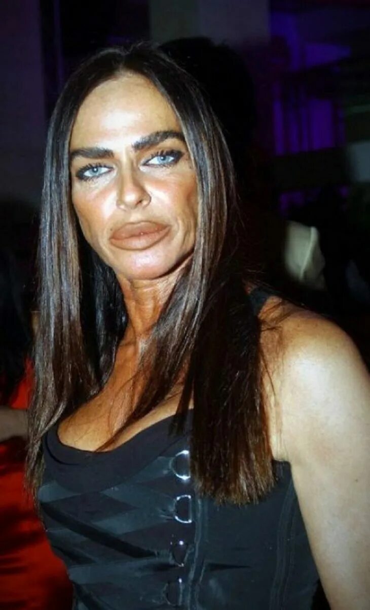 Кристина рэй. Сама страшная девушка. Донателла версаче. Сама страшная девушка. Самая некрасивая женщина в мире лиззи веласкес.