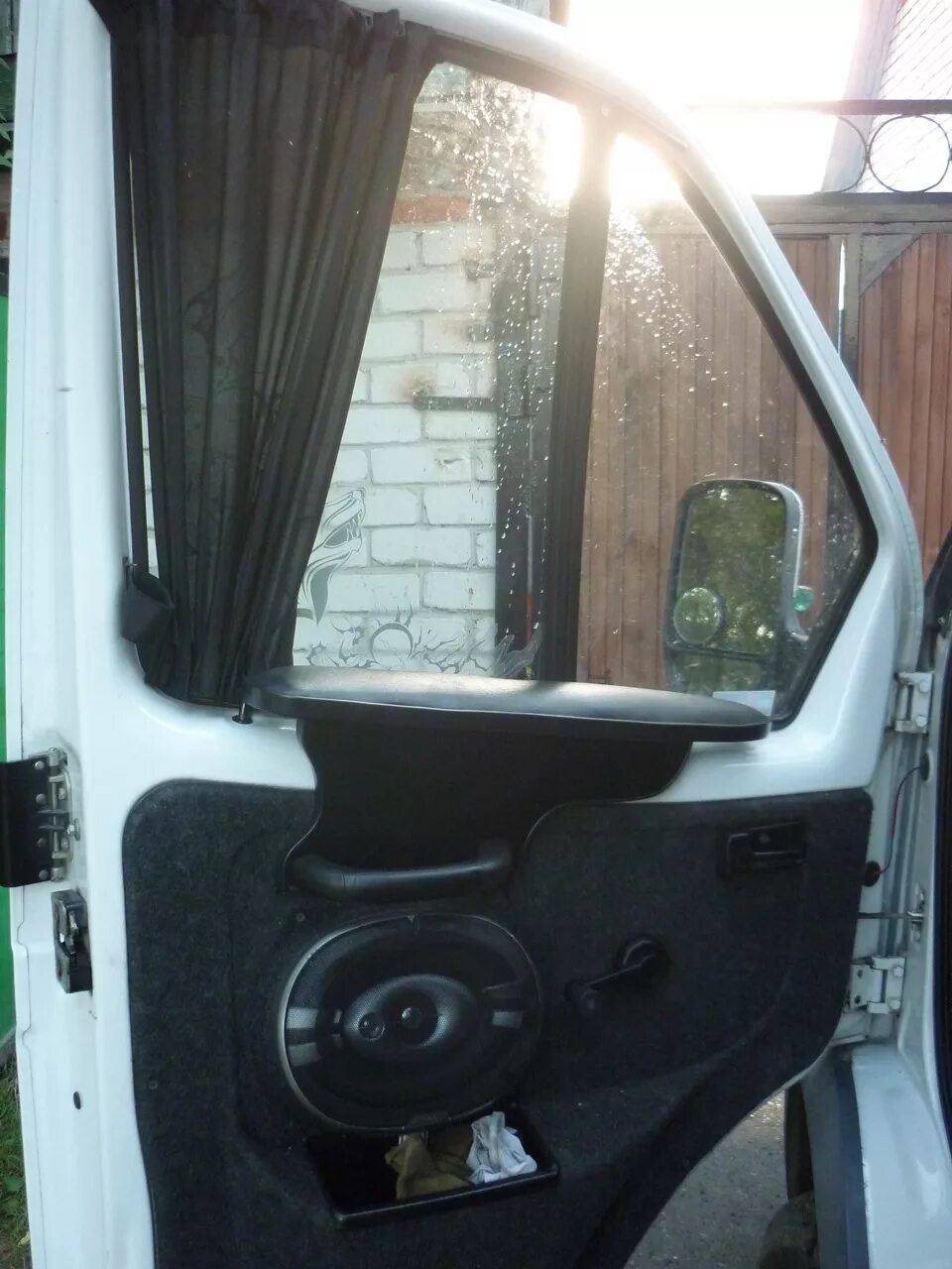 Шторки транспортер т4. Ночные шторки газель некст фермер. Шторки на газон некст. Шторы газель некст в кабину. Шторки сетка на газель 3302.