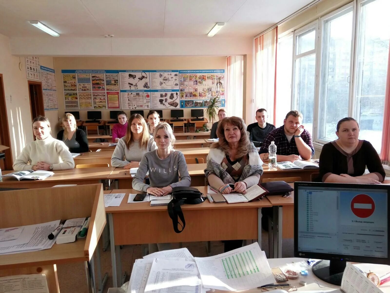 Автошкола досааф в рыбнице. Автошкола досааф. Автошкола be. Машина зебра автошкола. Досааф автошкола категория с.