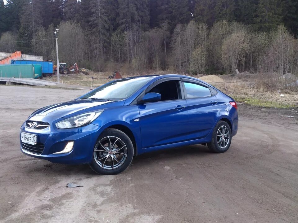 Солярис 16 года. Hyundai Solaris r16. R16 на Солярис 1. Hyundai Solaris 2011 r16. Колеса Hyundai Solaris r16.