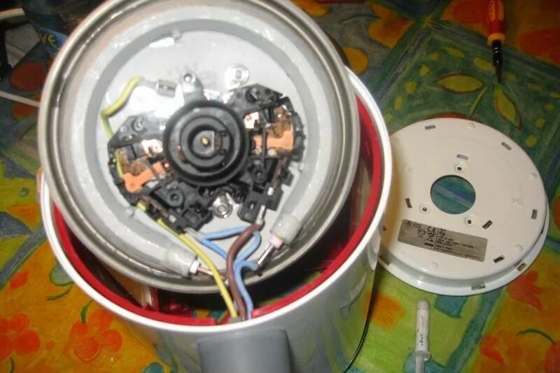 Автоматическое отключение при закипании. Redmond чайник не отключается. Разобранный термопот. Внутренности электрического чайника. Починить электрочайник.
