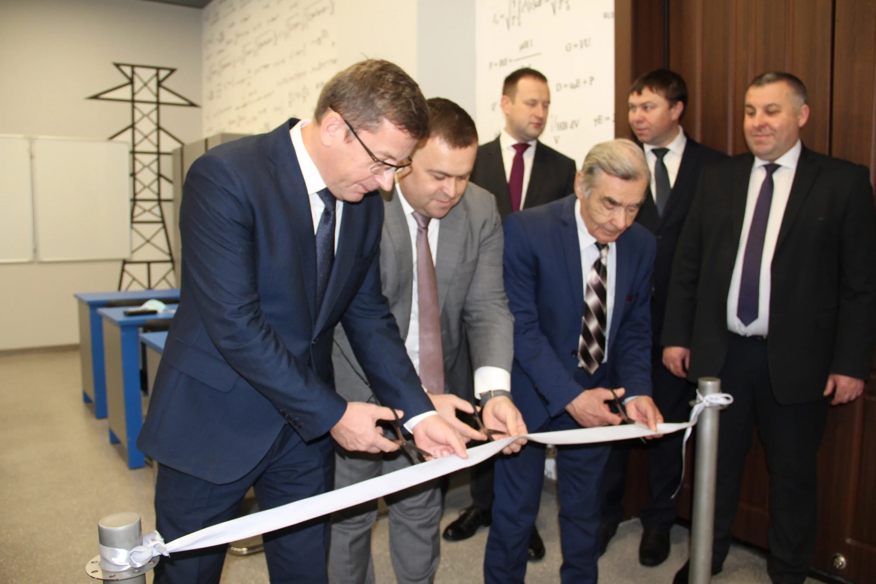 Андрей малютин россети. Маковский игорь владимирович россети. Хоккей россети в туле. Центр управления сетями россети. Россети центр и приволжье.